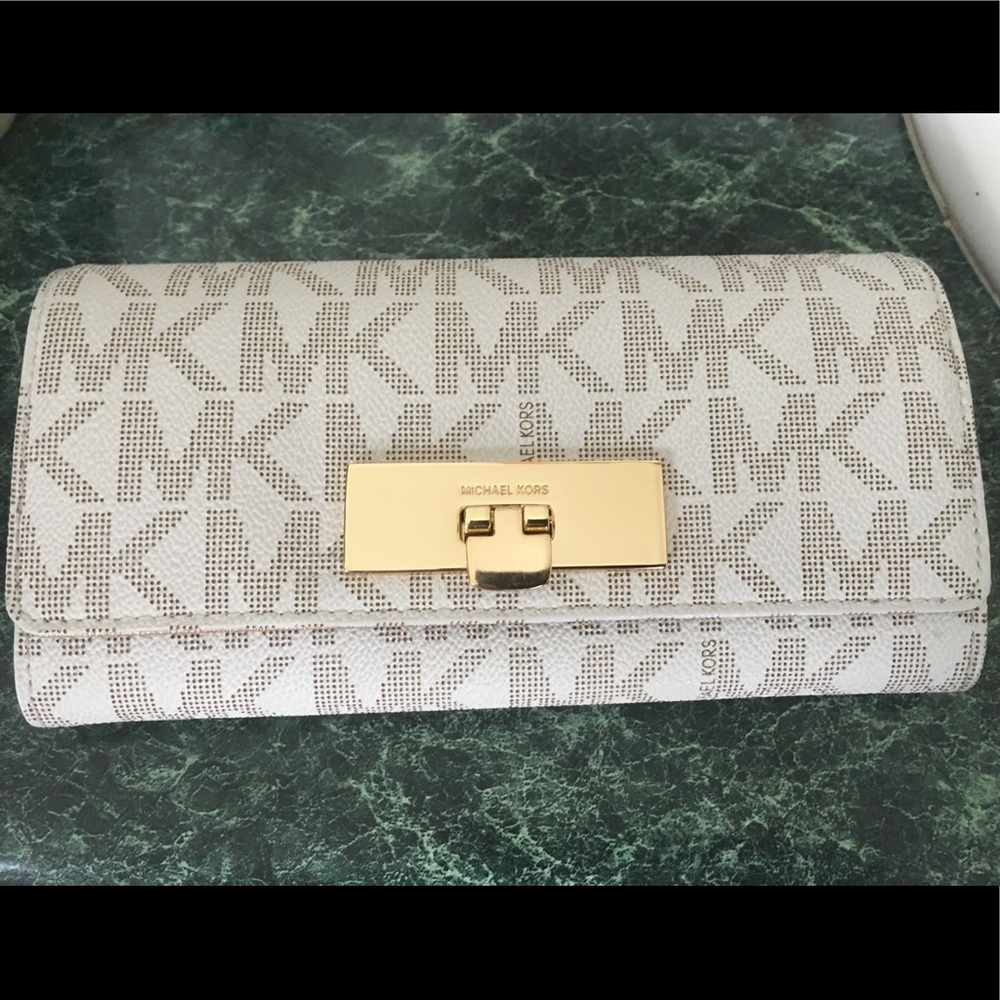 Michael kors callie carryall wallet vanilla